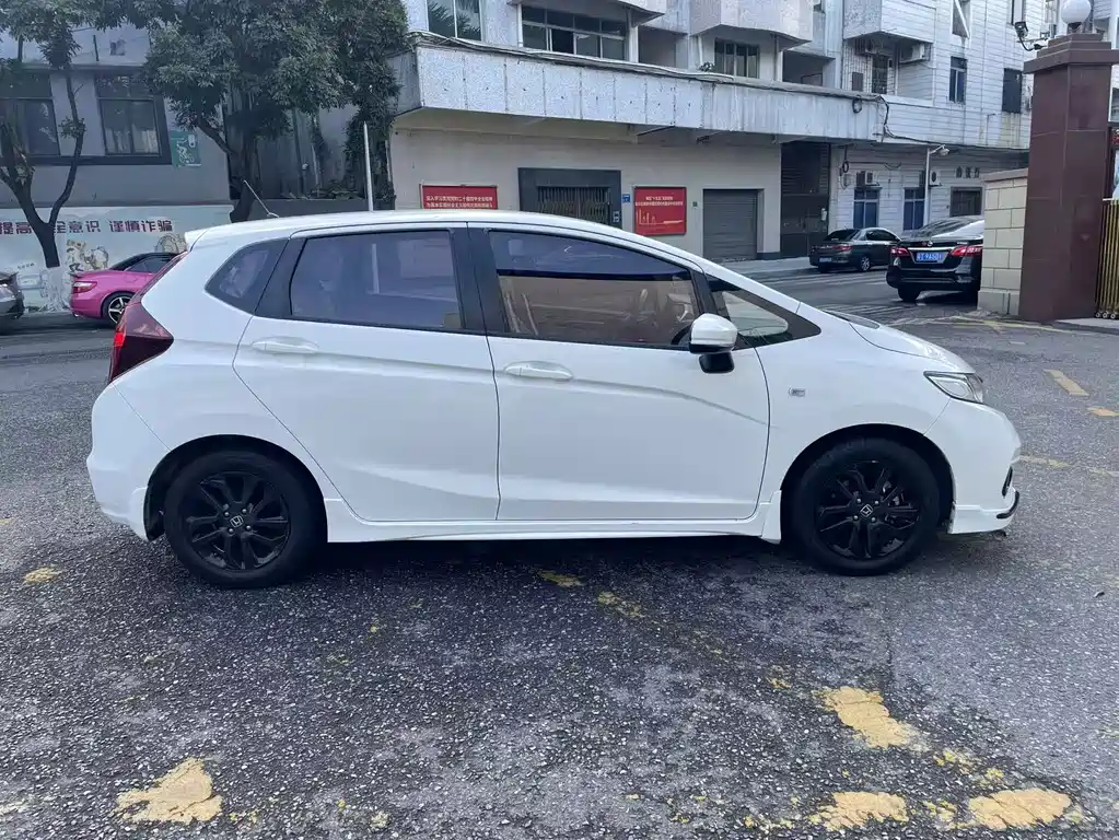 Honda Fit — миниатюра 4
