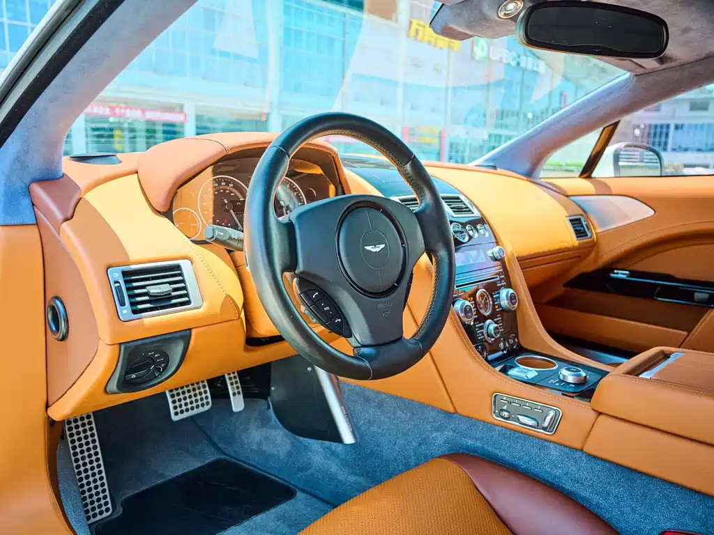 Aston Martin Rapide — миниатюра 11