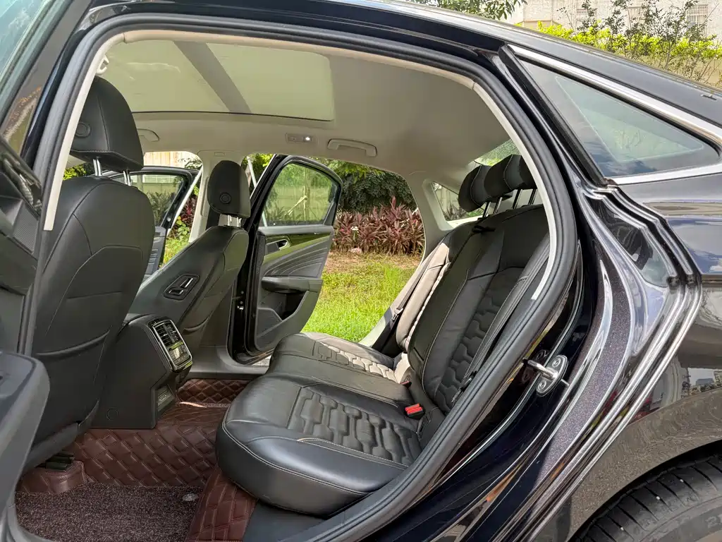 Volkswagen Passat — миниатюра 8
