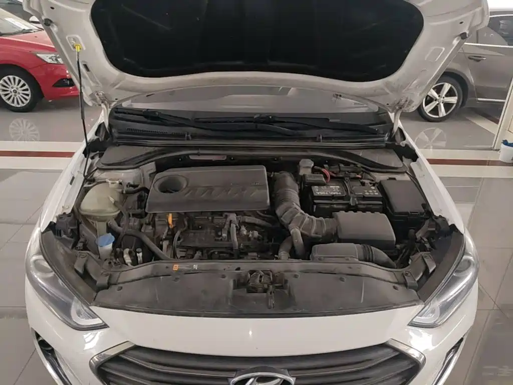 Hyundai Elantra — миниатюра 20