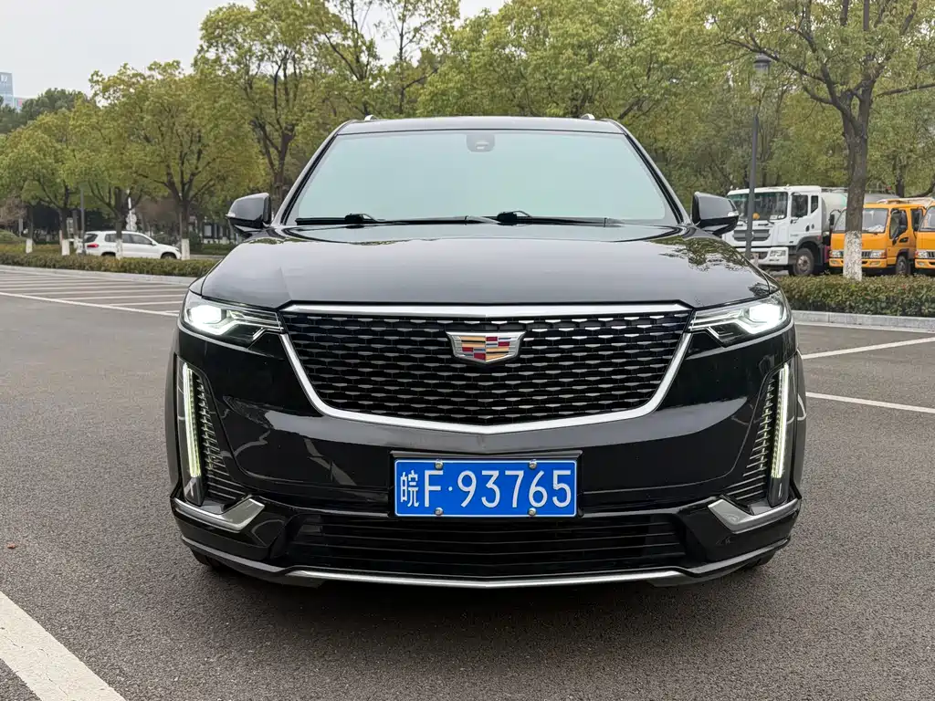 CADILLAC XT6