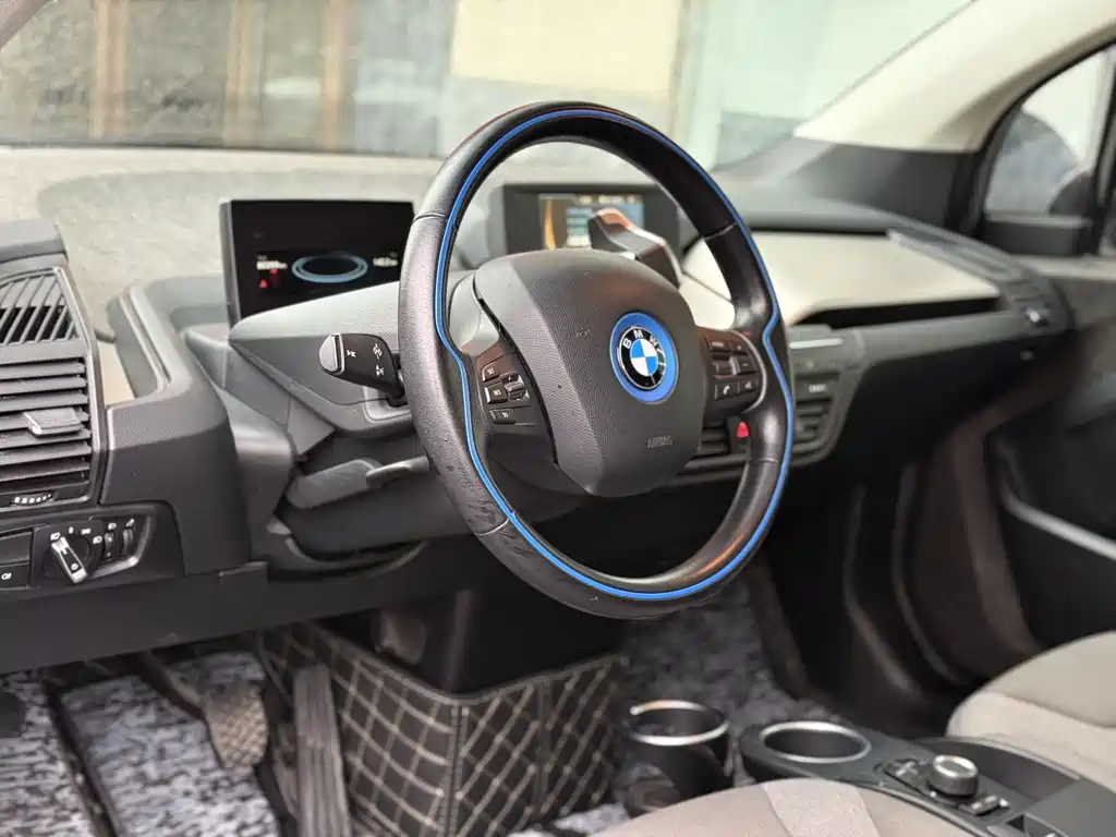 BMW I3
