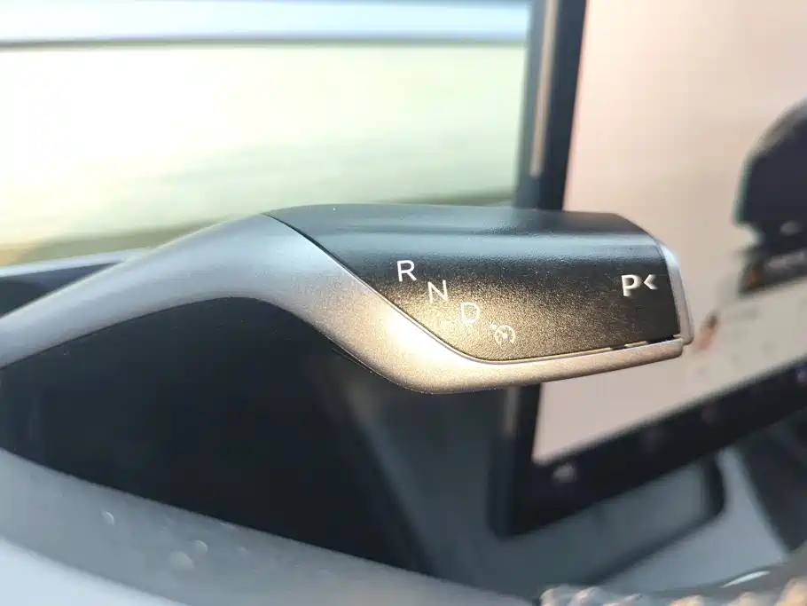 Tesla Model Y — миниатюра 16
