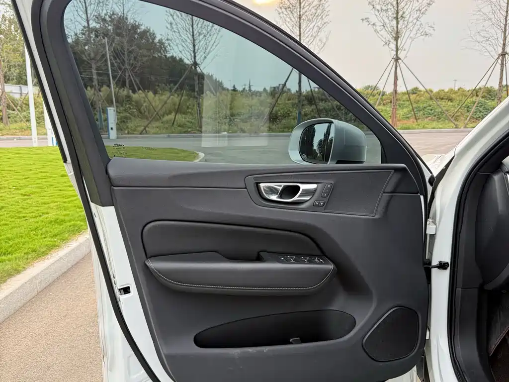 Volvo XC60 — миниатюра 7