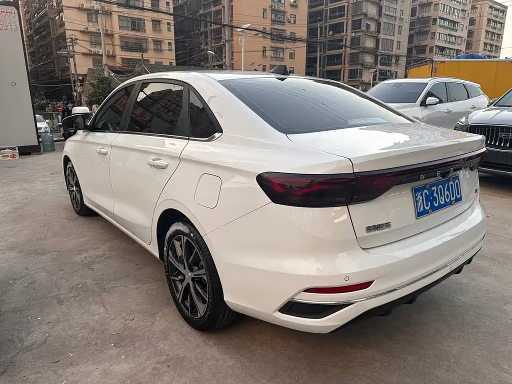 Geely Emgrand — миниатюра 7