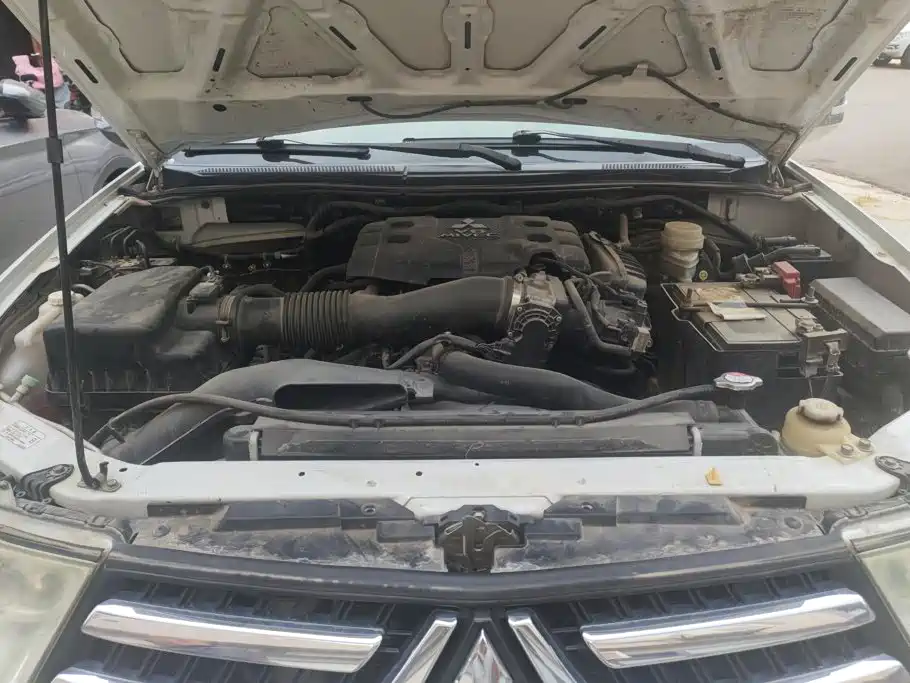 Mitsubishi Pajero Sport — миниатюра 10