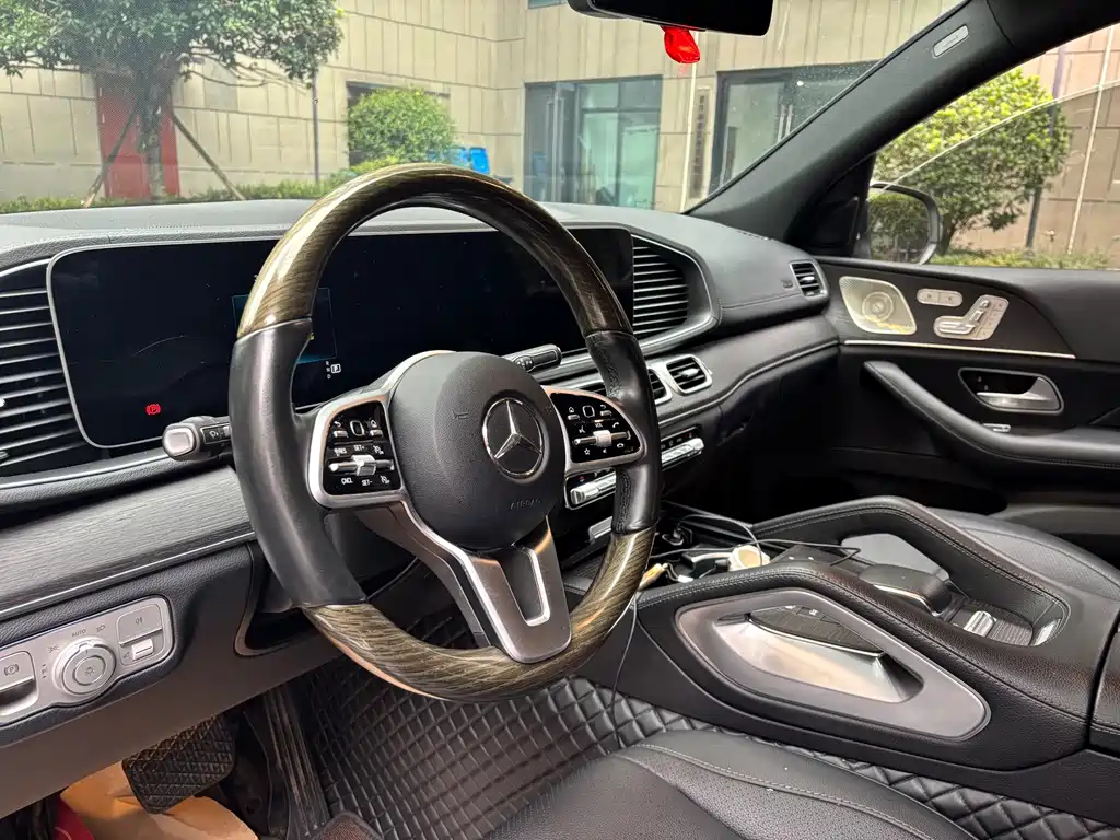 Mercedes-Benz GLS — миниатюра 10