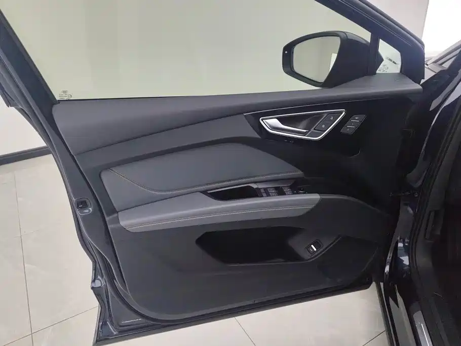 Audi Q4 e-tron — миниатюра 7