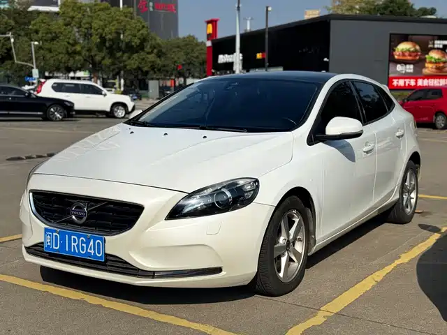 volvo v40