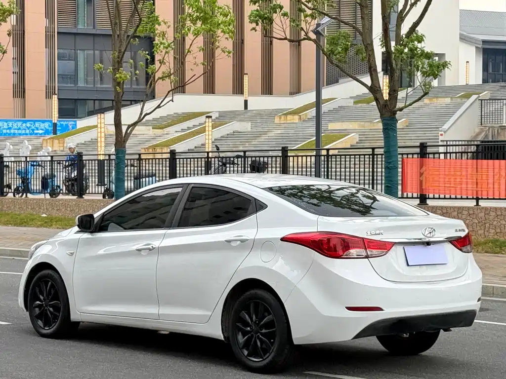 Hyundai Elantra Langdong — миниатюра 10