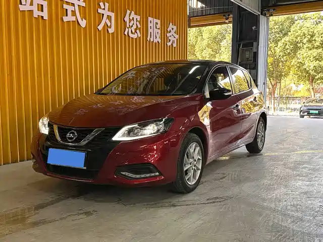 NISSAN TIIDA