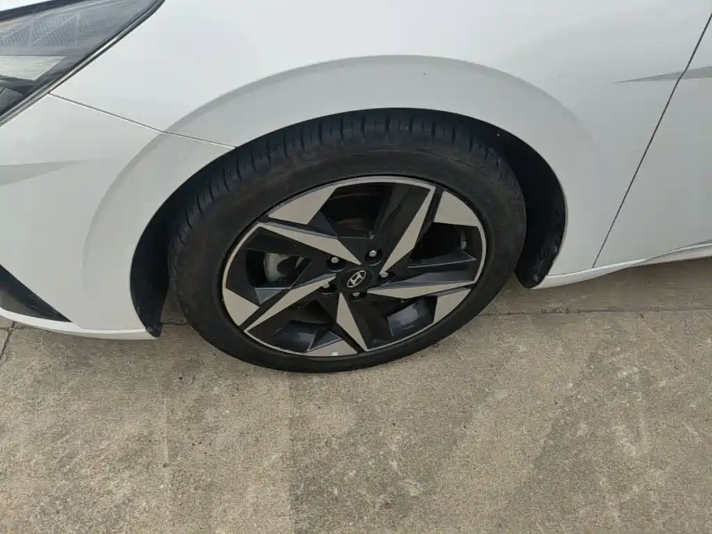 Hyundai Elantra — миниатюра 23