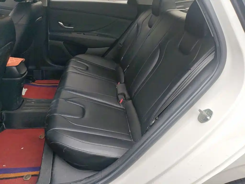 Hyundai Elantra — миниатюра 17