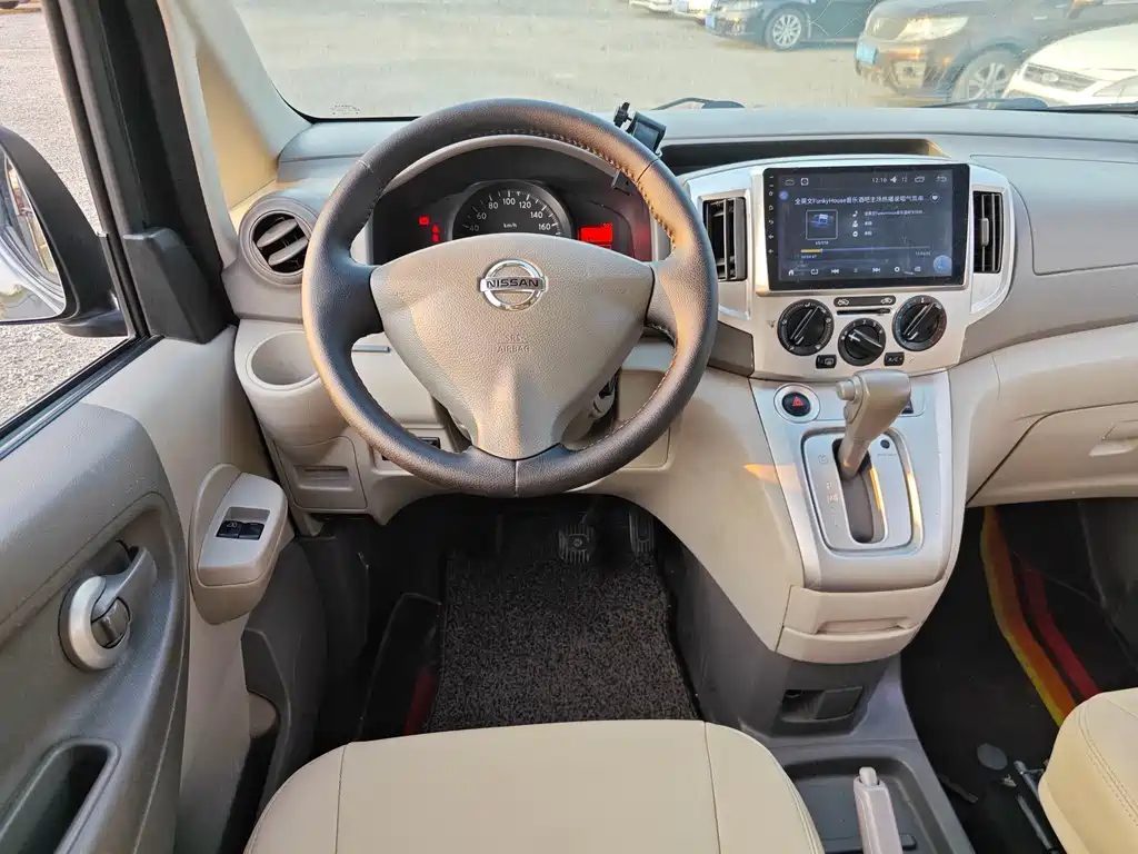 Nissan NV200 — миниатюра 10