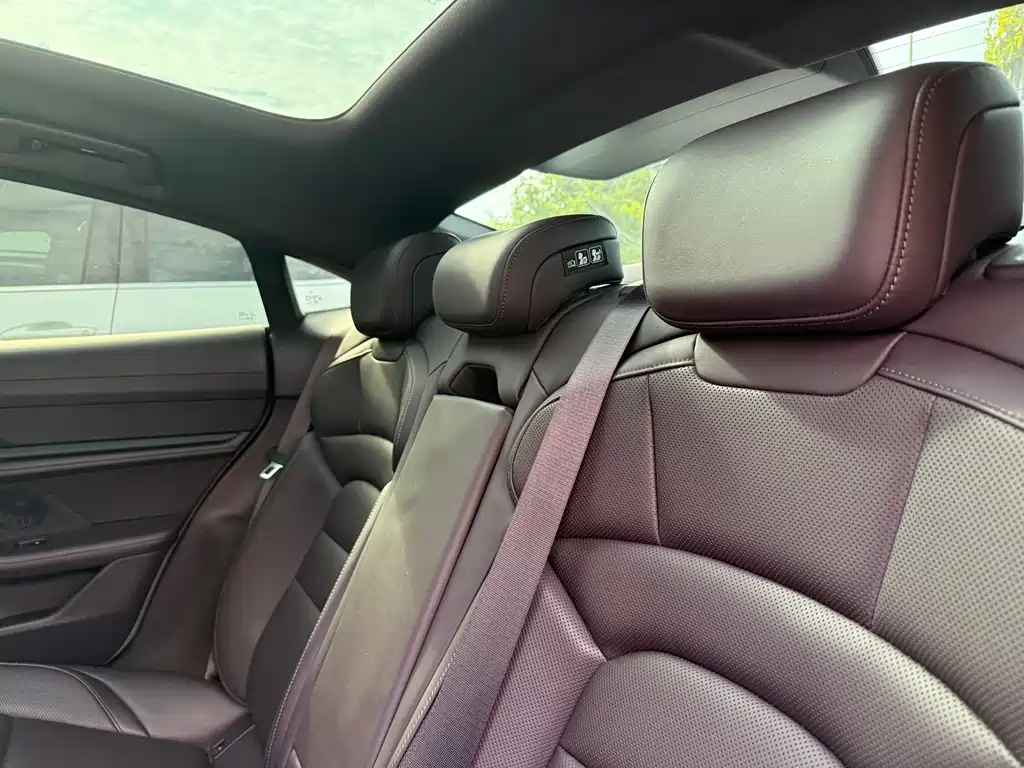 Porsche Taycan — миниатюра 11