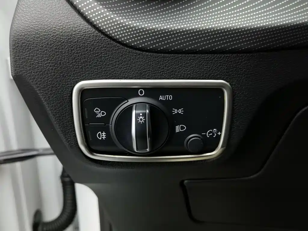 Audi Q2L e-tron — миниатюра 21