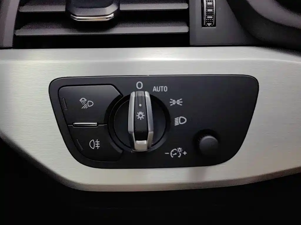 Audi A4L — миниатюра 21