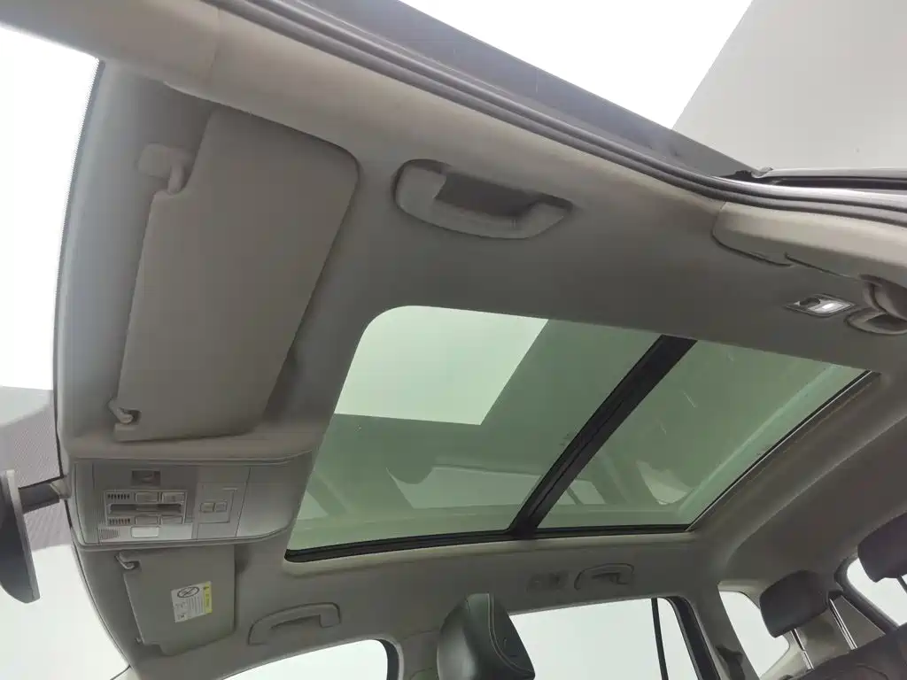 Volkswagen Tiguan L — миниатюра 14