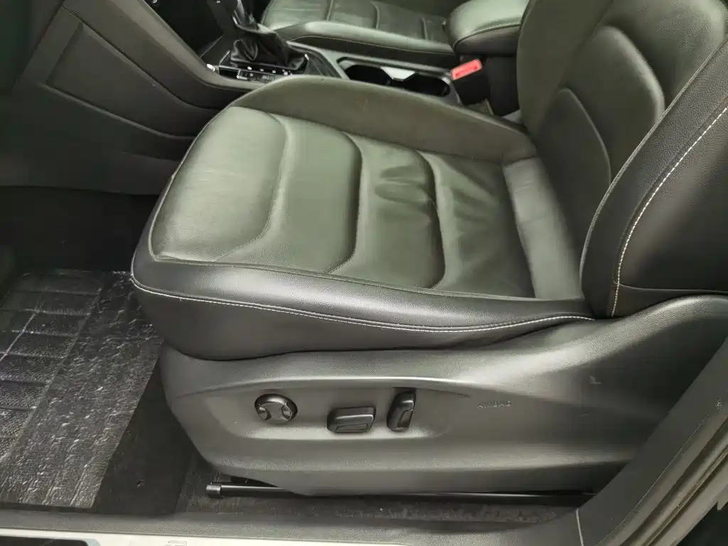 Volkswagen Tiguan L — миниатюра 20