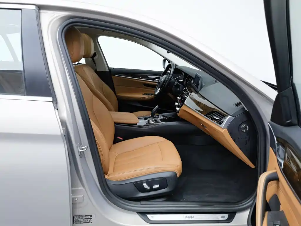 BMW 5 Series — миниатюра 23