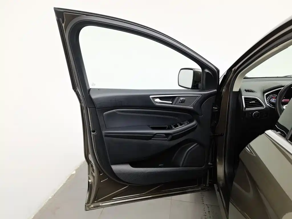 Ford Edge — миниатюра 8