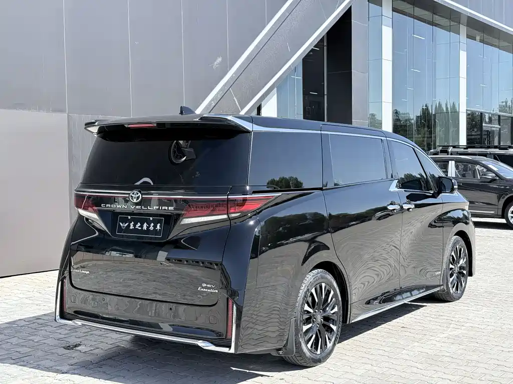 Toyota Vellfire Crown Hybrid 2.5L Supreme Edition, фото 2