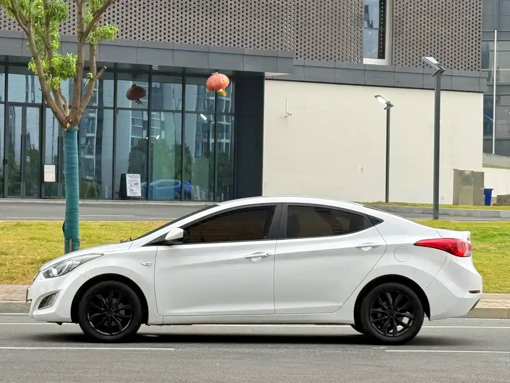 Hyundai Elantra Langdong — миниатюра 11