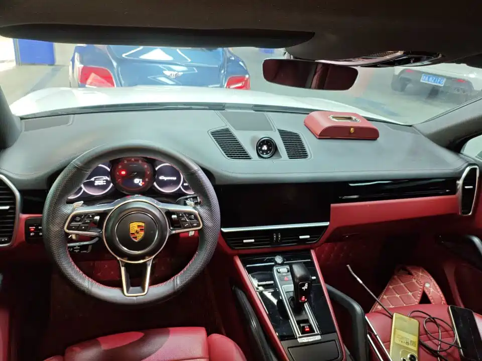 Porsche Cayenne — миниатюра 8