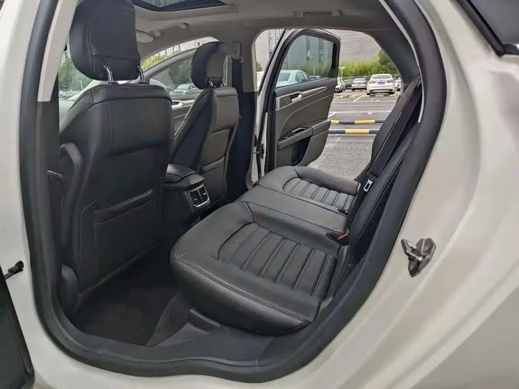 Ford Mondeo — миниатюра 11
