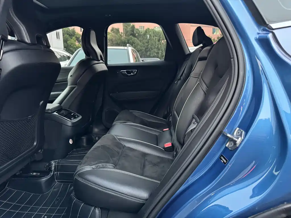 Volvo XC60 — миниатюра 11