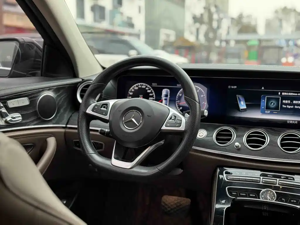 MERCEDES-BENZ E CLASS