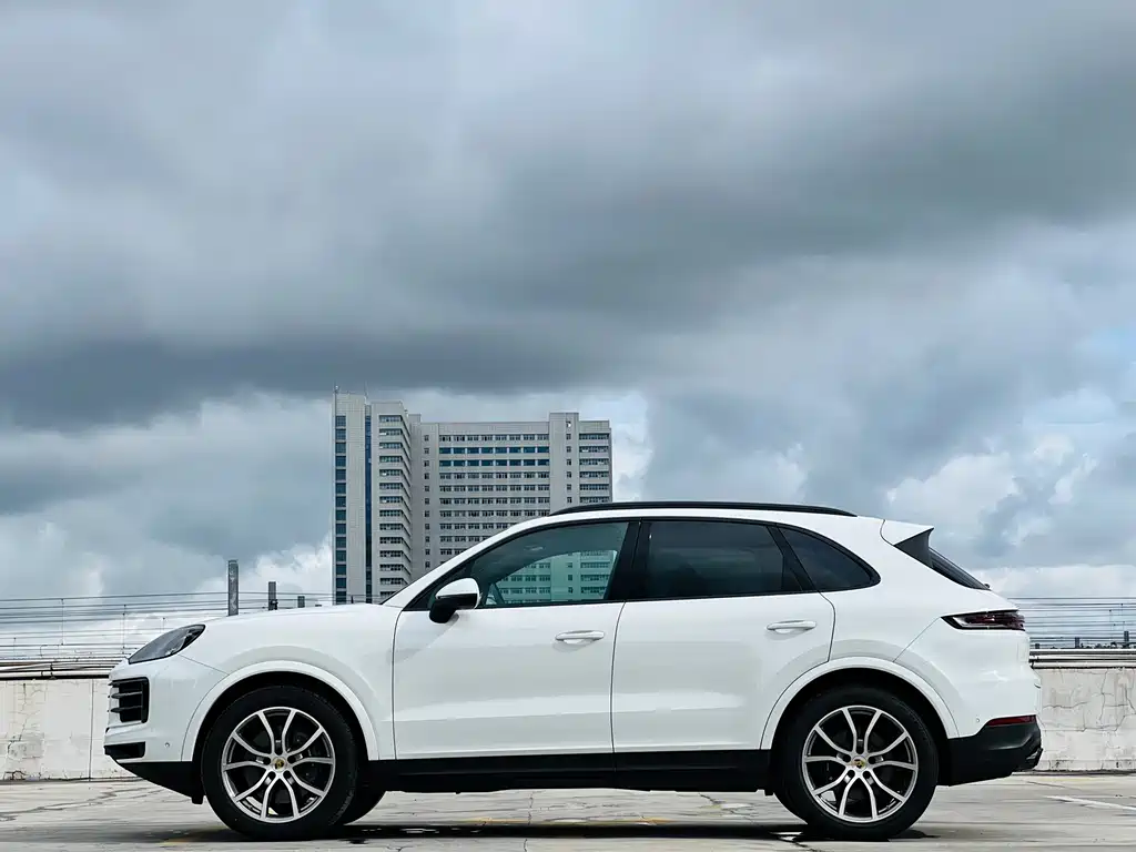 Porsche Cayenne — миниатюра 12