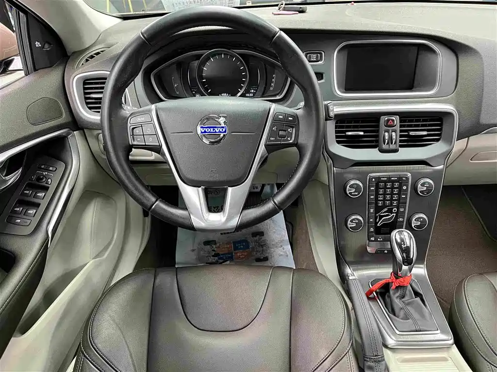 Volvo V40 — миниатюра 7