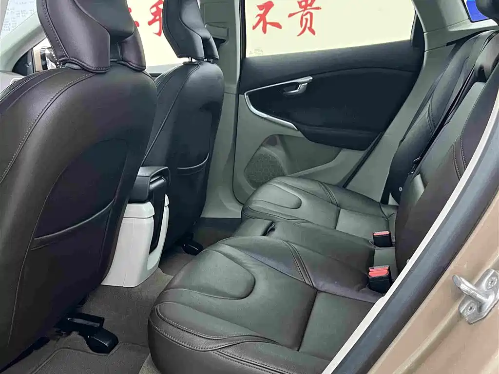 Volvo V40 — миниатюра 9