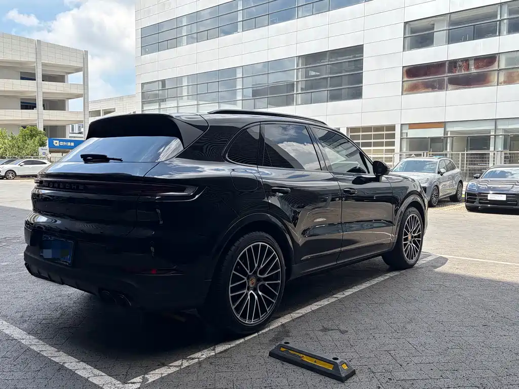 Porsche Cayenne — миниатюра 9