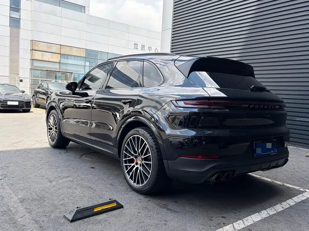 Porsche Cayenne — миниатюра 10