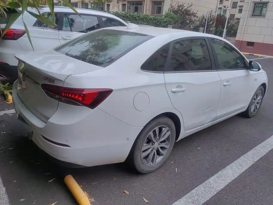 Buick Excelle — миниатюра 3