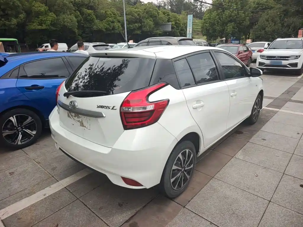 Toyota Yaris L — миниатюра 7