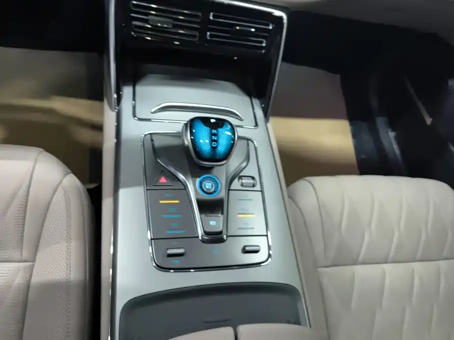 BYD Tang New Energy — миниатюра 16