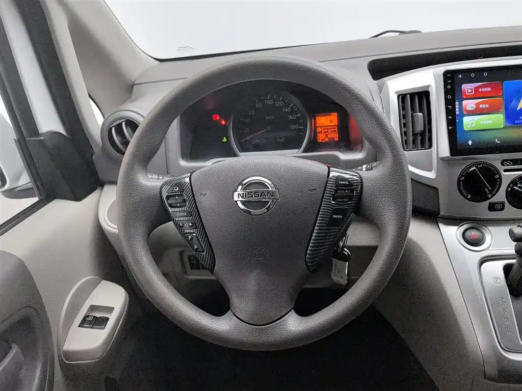 NISSAN NV200