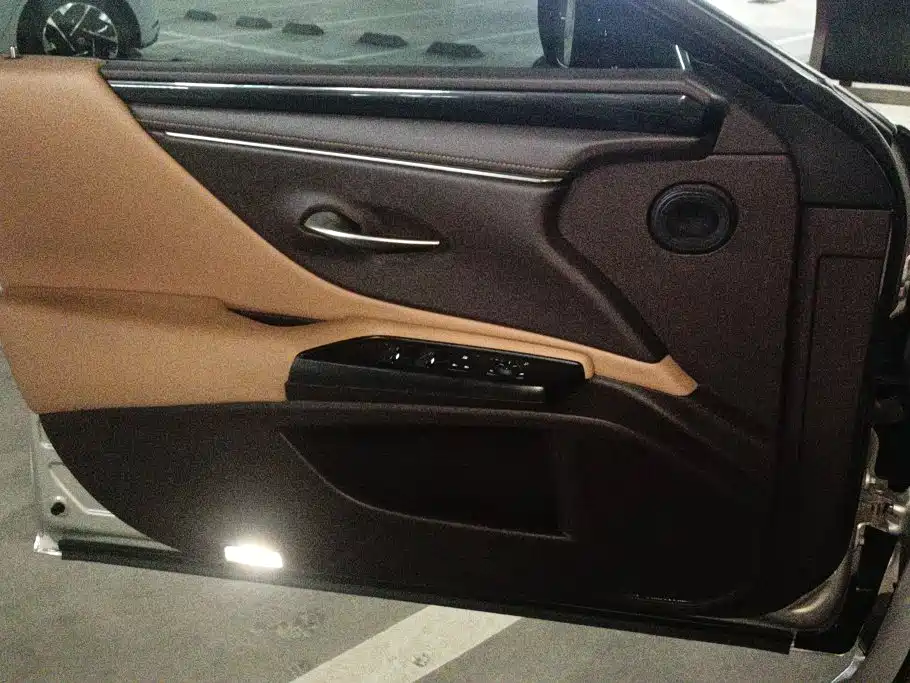 Lexus ES — миниатюра 7