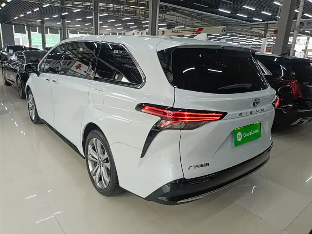 Toyota Sienna 2023 2.5L Luxury