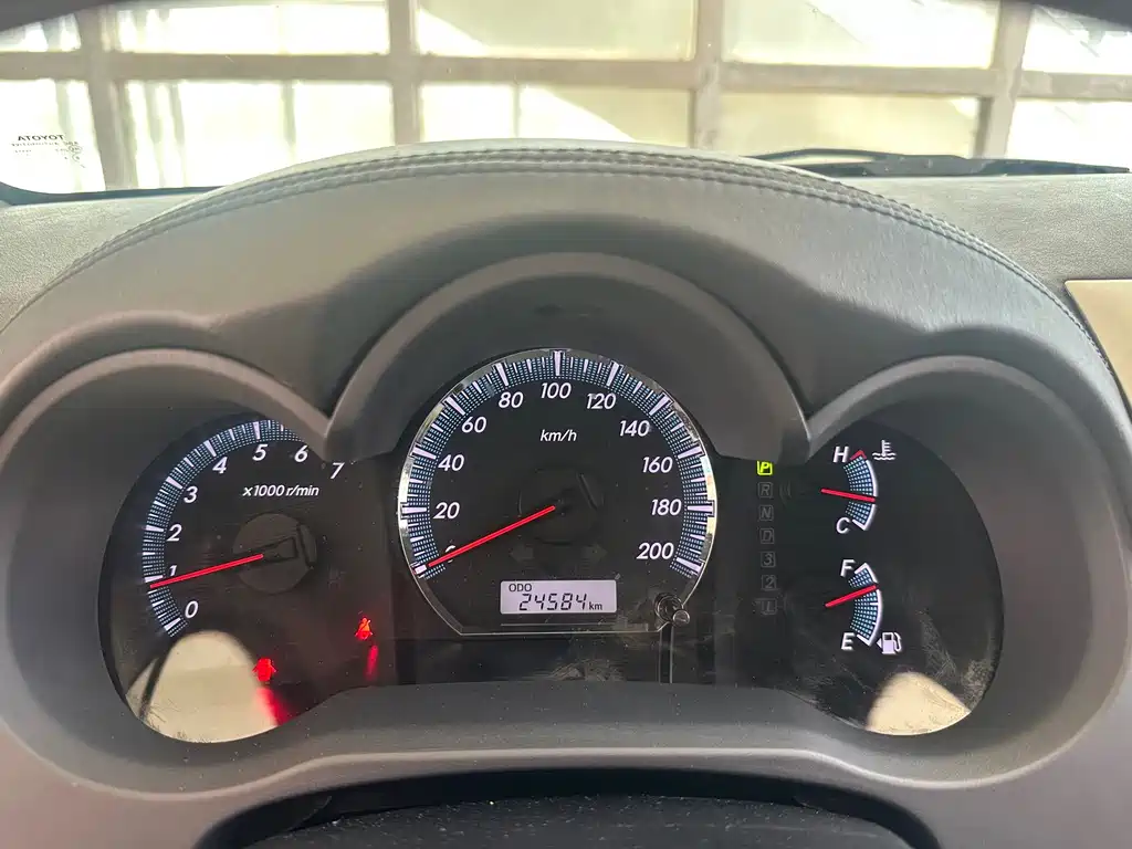 Toyota Fortuner — миниатюра 8