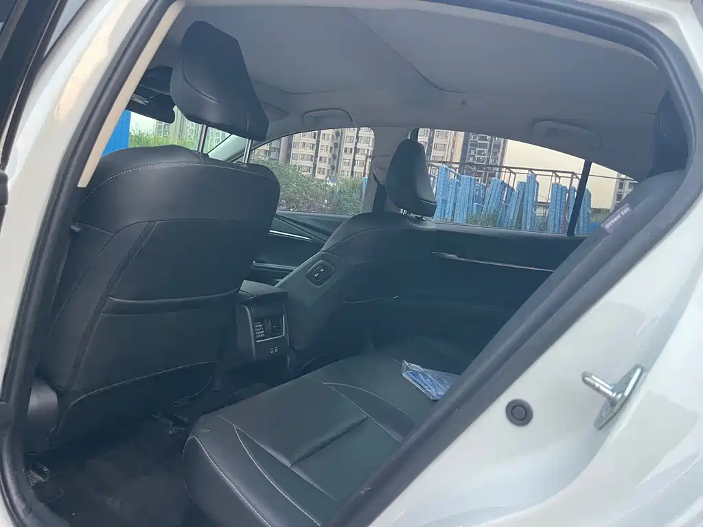 Toyota Camry — миниатюра 7
