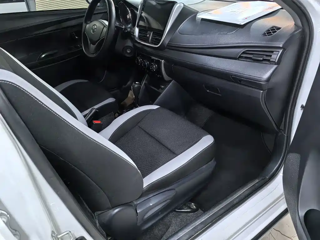 Toyota Yaris L — миниатюра 11