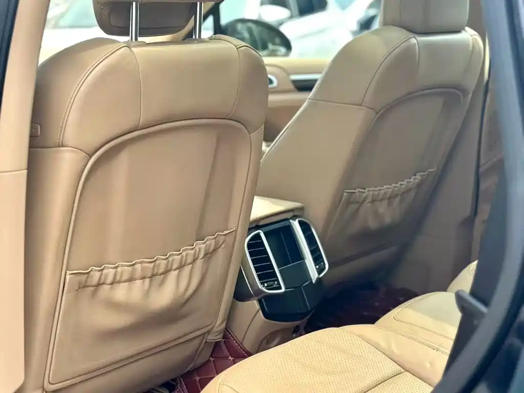 Porsche Cayenne — миниатюра 8