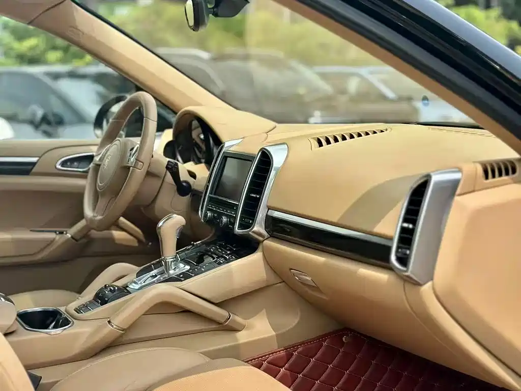 Porsche Cayenne — миниатюра 11