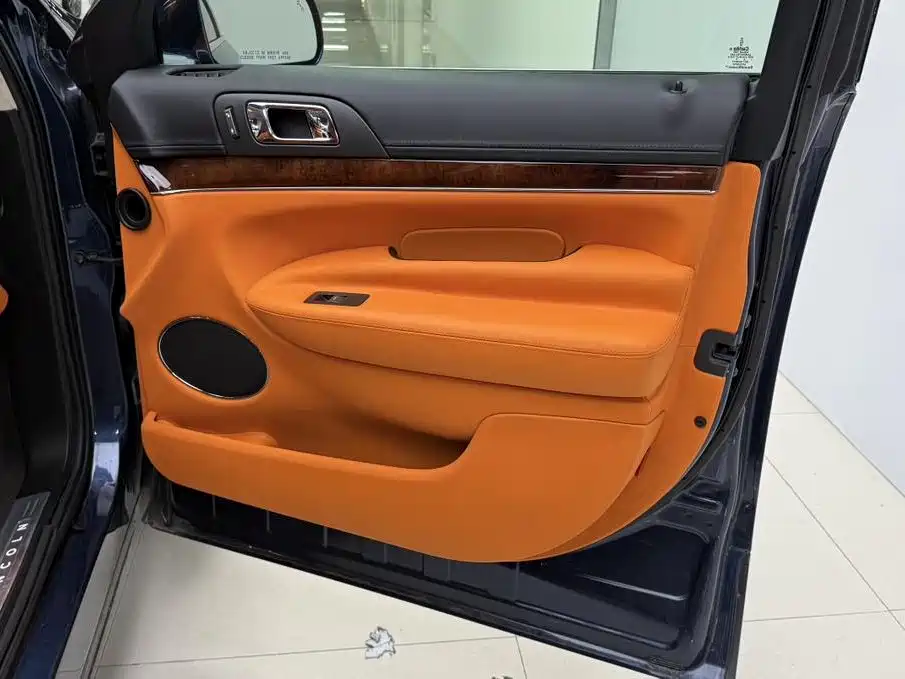 Lincoln MKT — миниатюра 20
