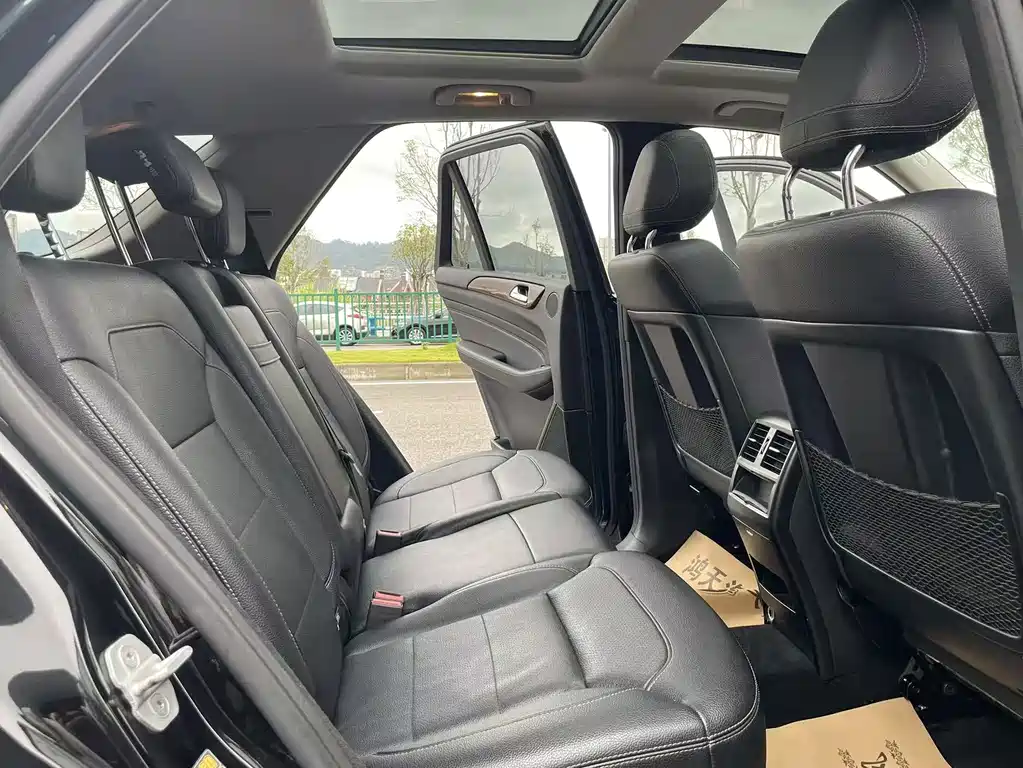 Mercedes-Benz M-Class — миниатюра 11