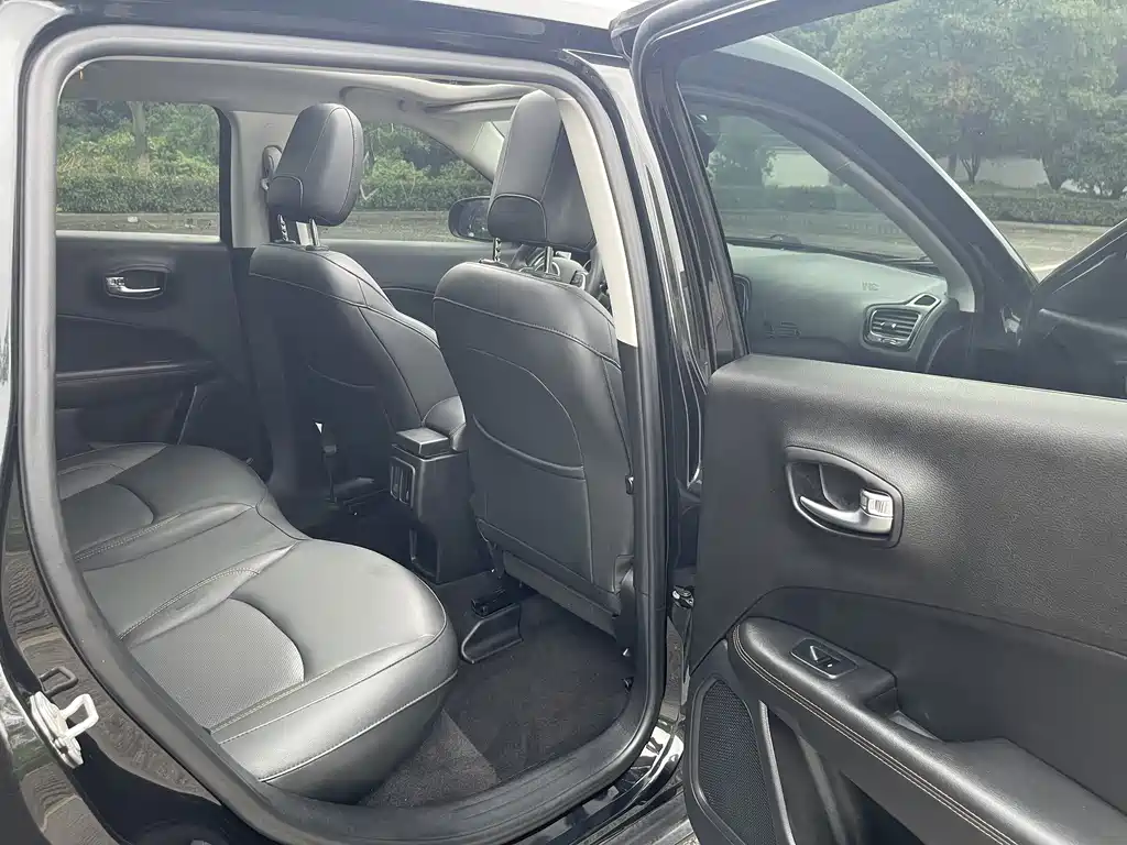 Jeep Compass — миниатюра 7